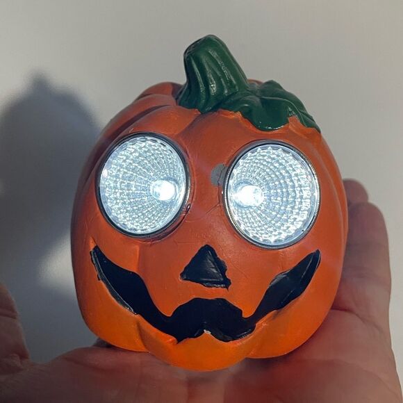 5 for $25🔥Halloween Cement Pumpkin Solar Decor, 2.48x2.75x3.15 in.- New - Picture 1 of 3
